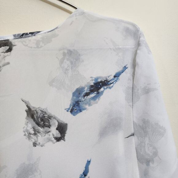 Torrid sheer short sleeve bird print shark bite hemline blouse woman's size 1X - Picture 10 of 11